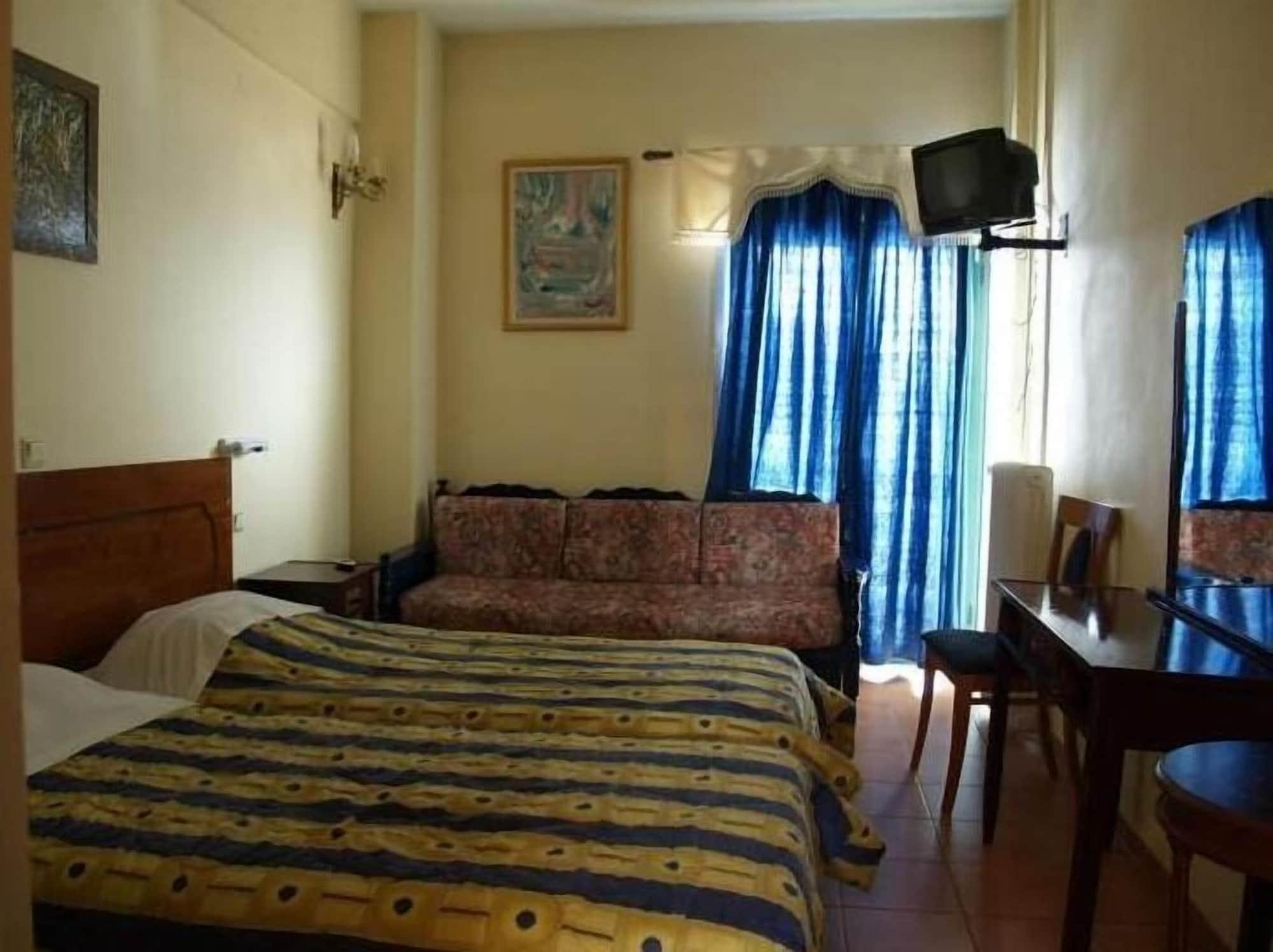 Hotel Lecadin Карпенисион Экстерьер фото