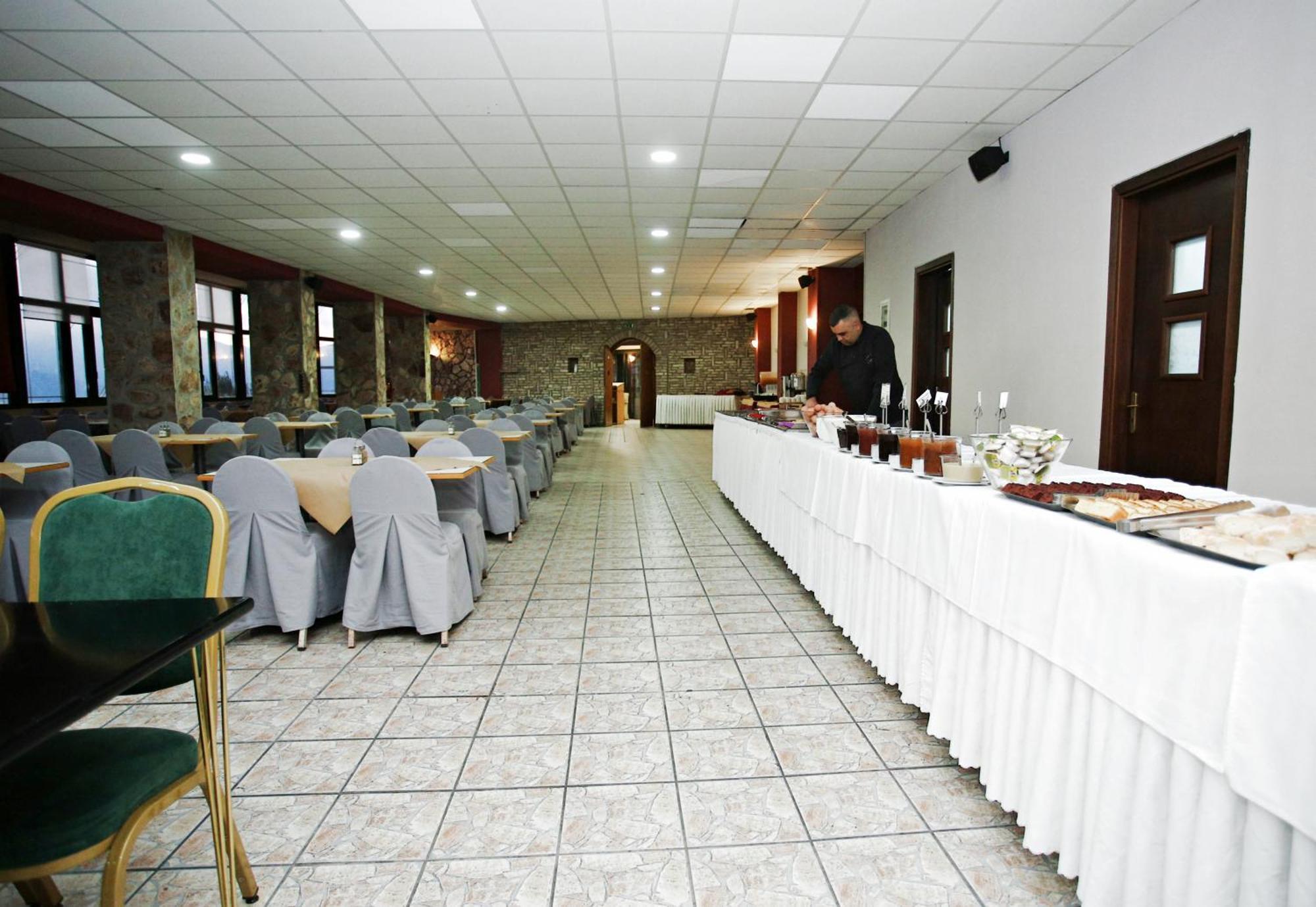 Hotel Lecadin Карпенисион Экстерьер фото
