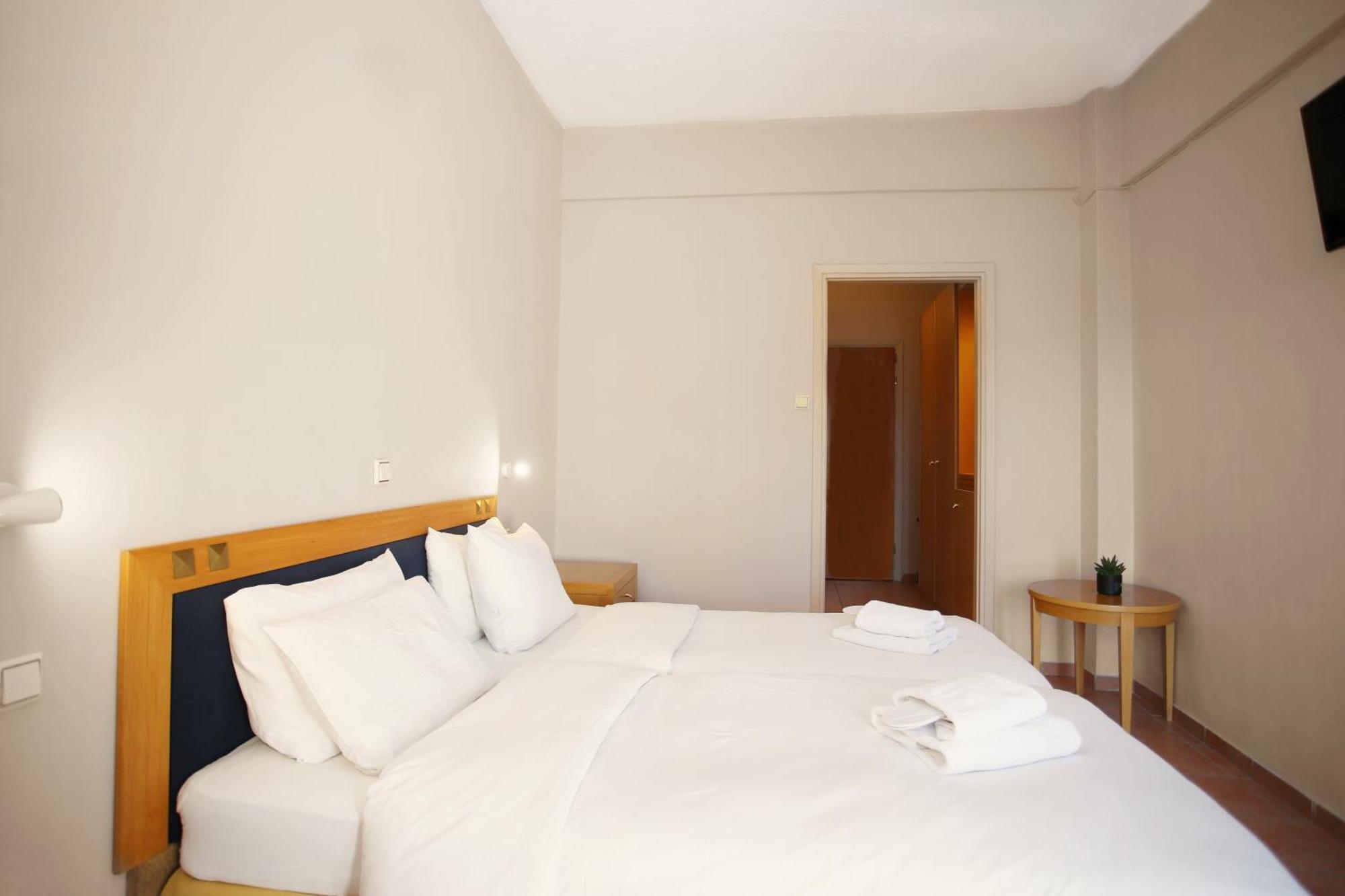 Hotel Lecadin Карпенисион Экстерьер фото
