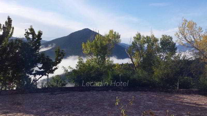 Hotel Lecadin Карпенисион Экстерьер фото